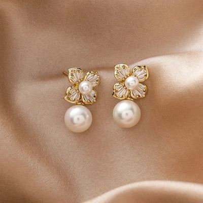Gabriella - boucles d'oreilles perles fleurs avec feuilles de cristal