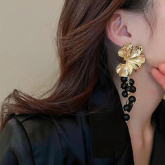 Gabriella - Boucles d'oreilles élégantes à déclaration florale avec cascade de perles