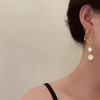 Helena - Boucles d'oreilles asymétriques en perles baroques et accents dorés