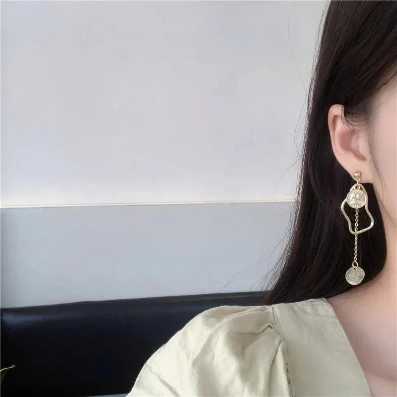 Helena - Boucles d'oreilles asymétriques en perles baroques et accents dorés