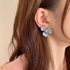 Cerelia - Boucles d'oreilles élégantes en forme de fleur en émail