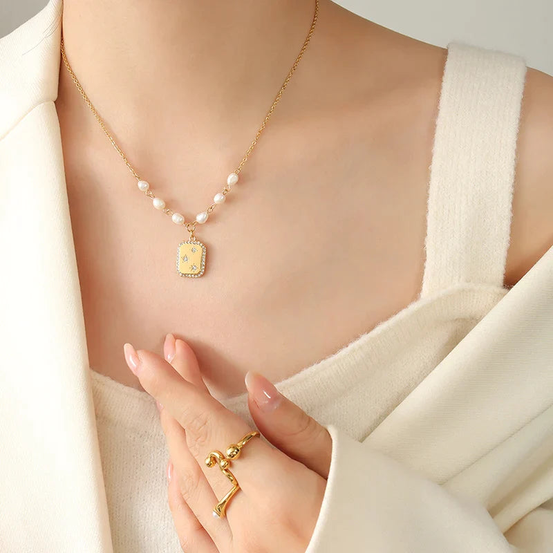 Nadia - Collier chaîne de perles avec pendentif rectangulaire embelli